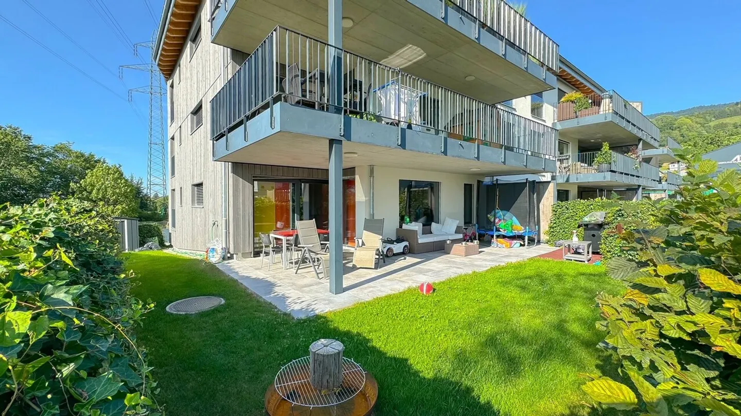 APPARTEMENT FAMILIAL DE 5.5P AVEC TERRASSE ET JARDIN PRIVATIF - Foto 1 von 13