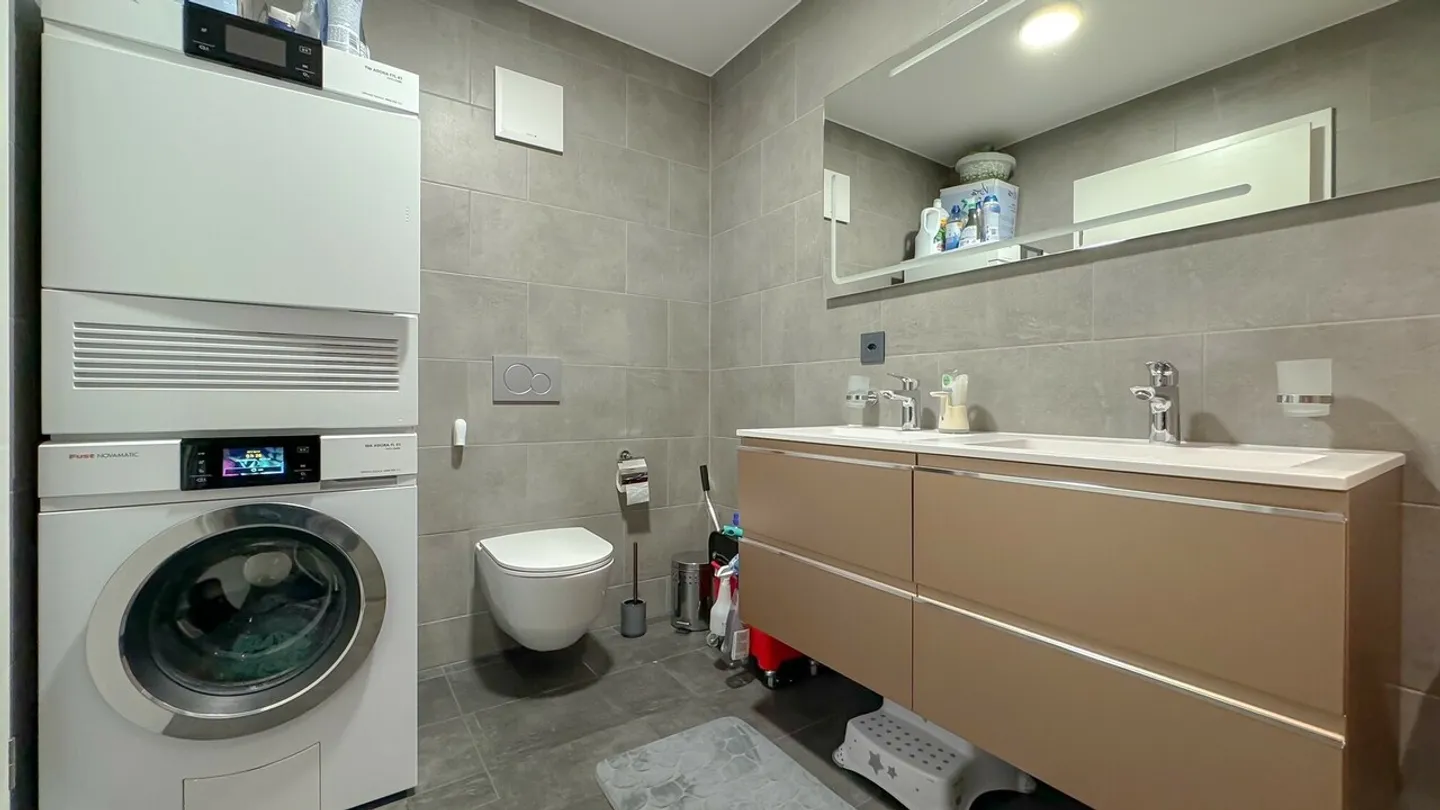 APPARTEMENT FAMILIAL DE 5.5P AVEC TERRASSE ET JARDIN PRIVATIF - Foto 12 von 13