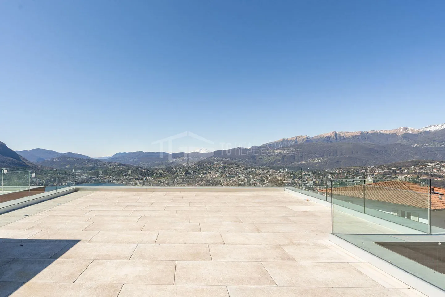 BELLE VILLA AVEC JARDIN ET VUE SUR LE LAC - Photo 20 sur 23