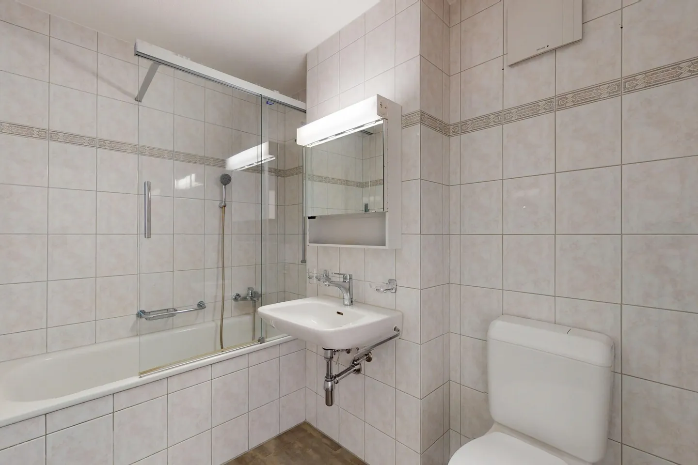 Charming Apartment in Villariaz - Photo 8 of 10