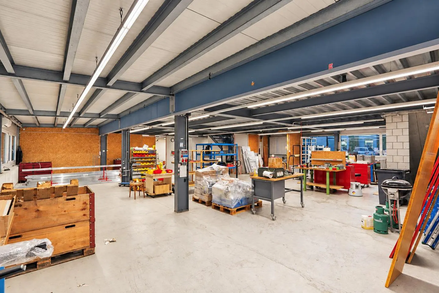 Versatile industrial and commercial property in an attractive location - Photo 7 of 24
