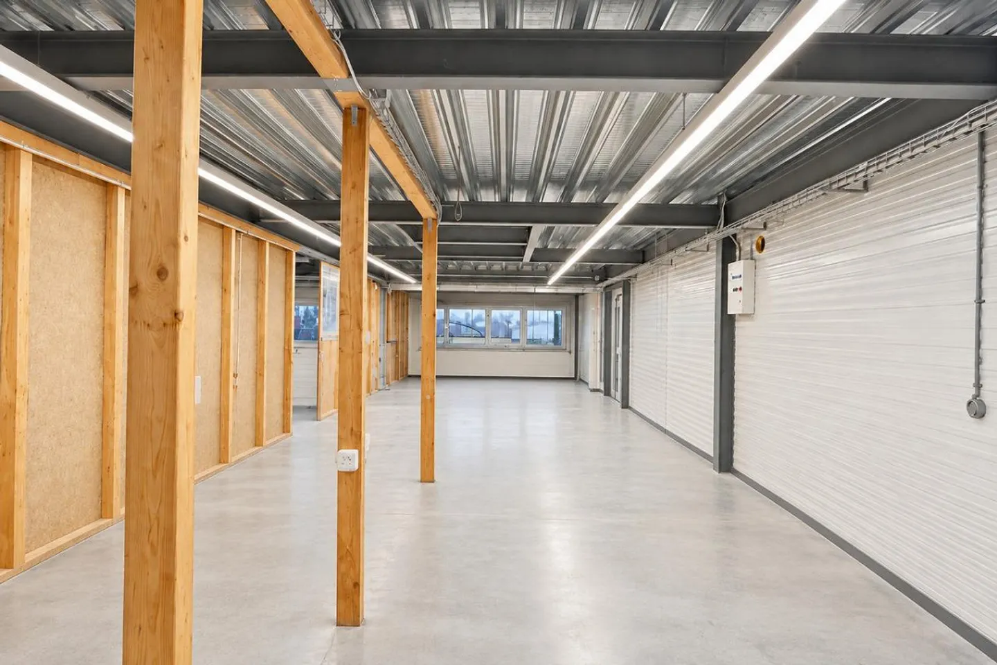 Versatile industrial and commercial property in an attractive location - Photo 9 of 24