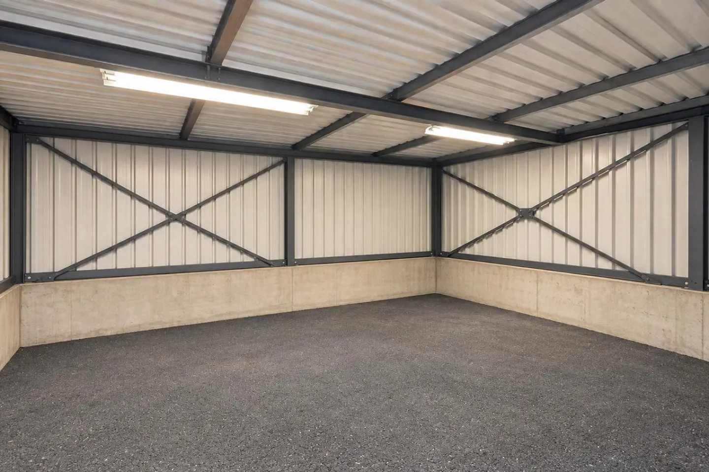 Versatile industrial and commercial property in an attractive location - Photo 10 of 24