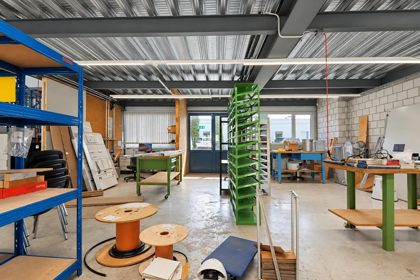 Versatile industrial and commercial property in an attractive location - Photo 6 of 24