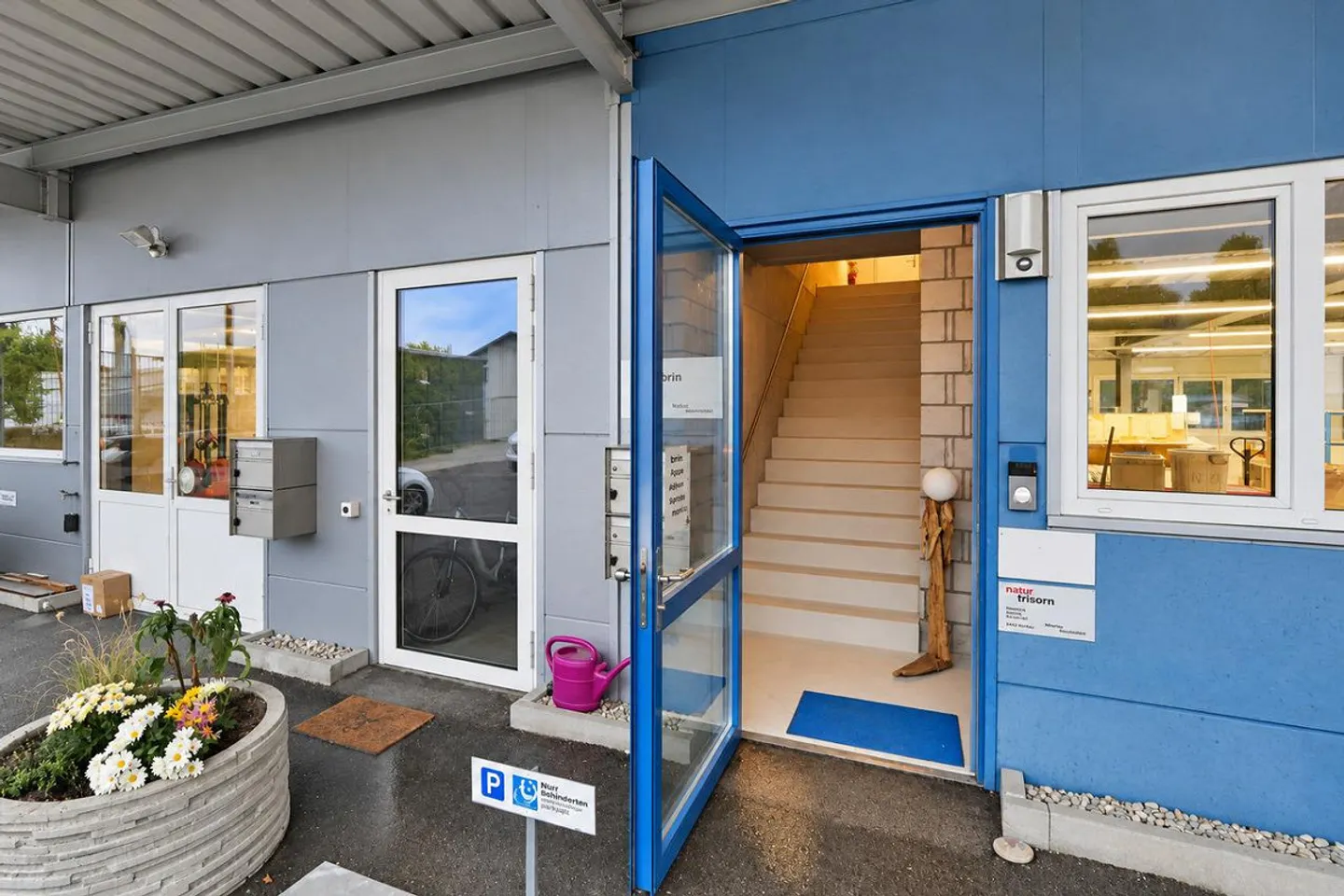 Versatile industrial and commercial property in an attractive location - Photo 20 of 24