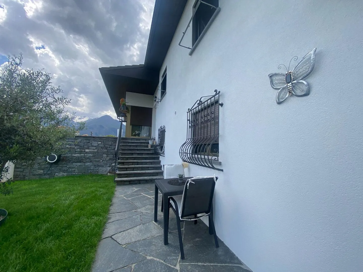 «6 1/2-room villa with garden in a very sunny location with a view / villetta di 6 1/2 locali con giardino molto soleggiata e bella vista» - Photo 24 of 36