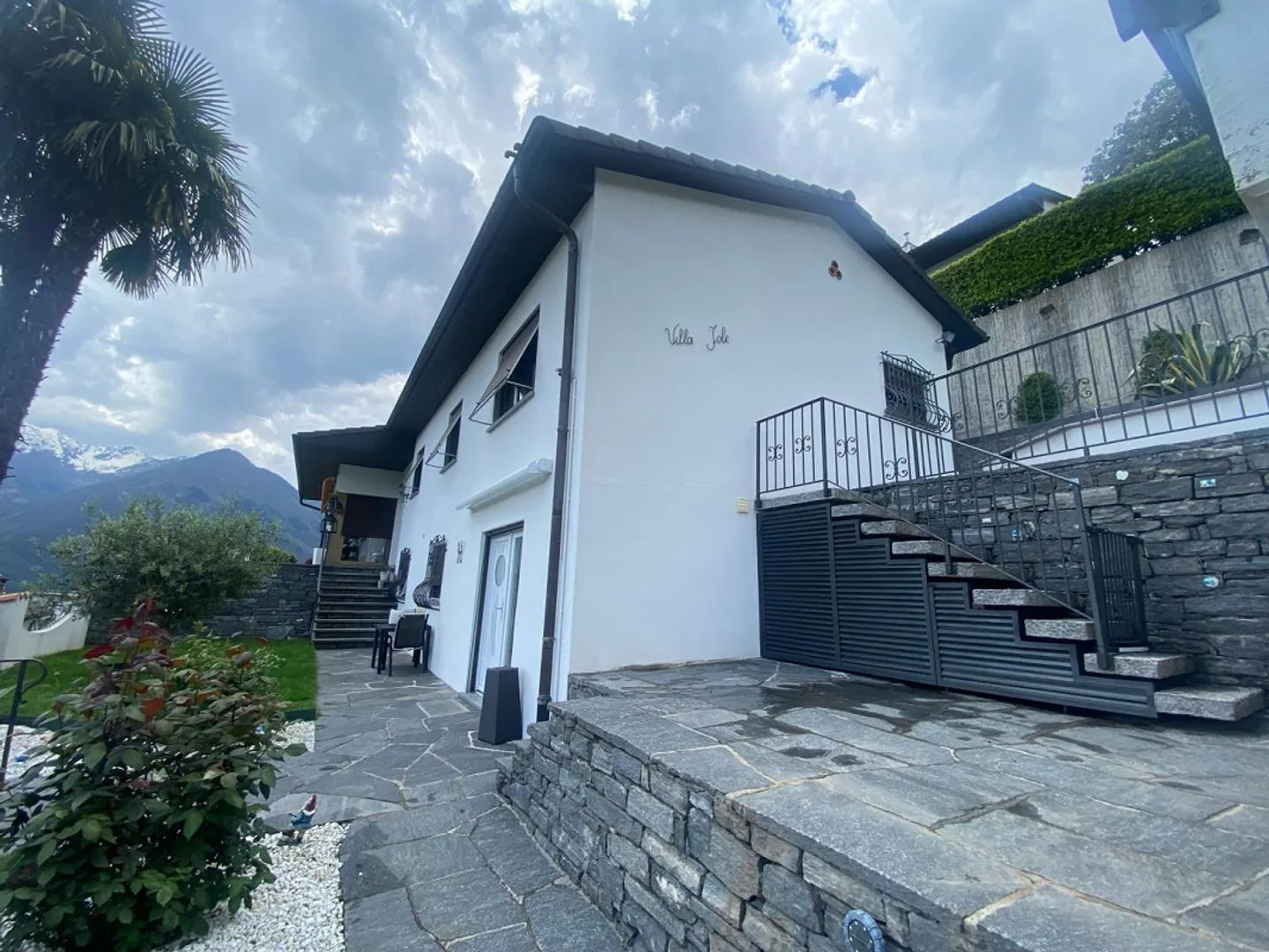 «6 1/2-room villa with garden in a very sunny location with a view / villetta di 6 1/2 locali con giardino molto soleggiata e bella vista» - Photo 25 of 36