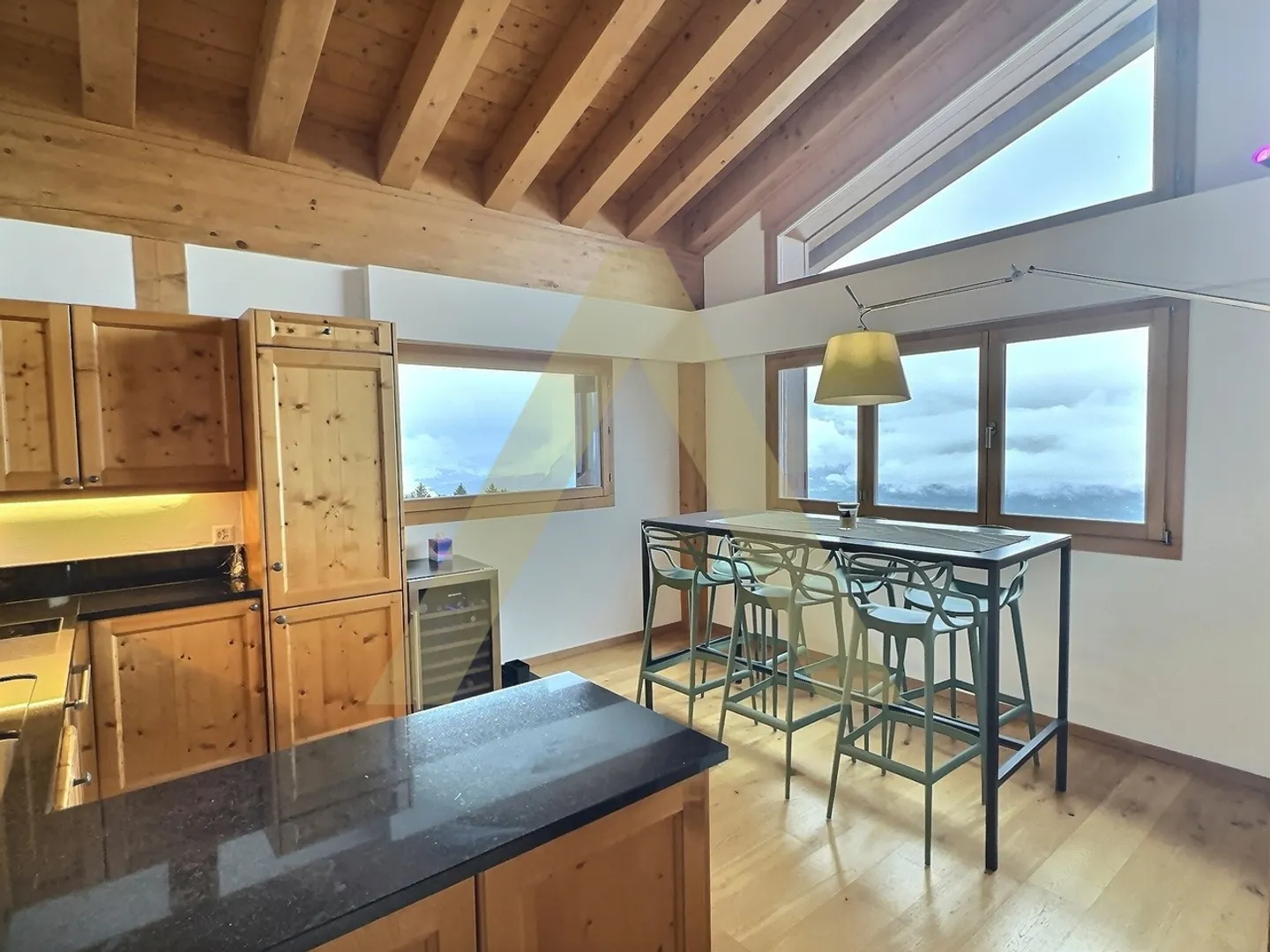 Appartamento di Lusso con Vista Alpina - Foto 4 di 9