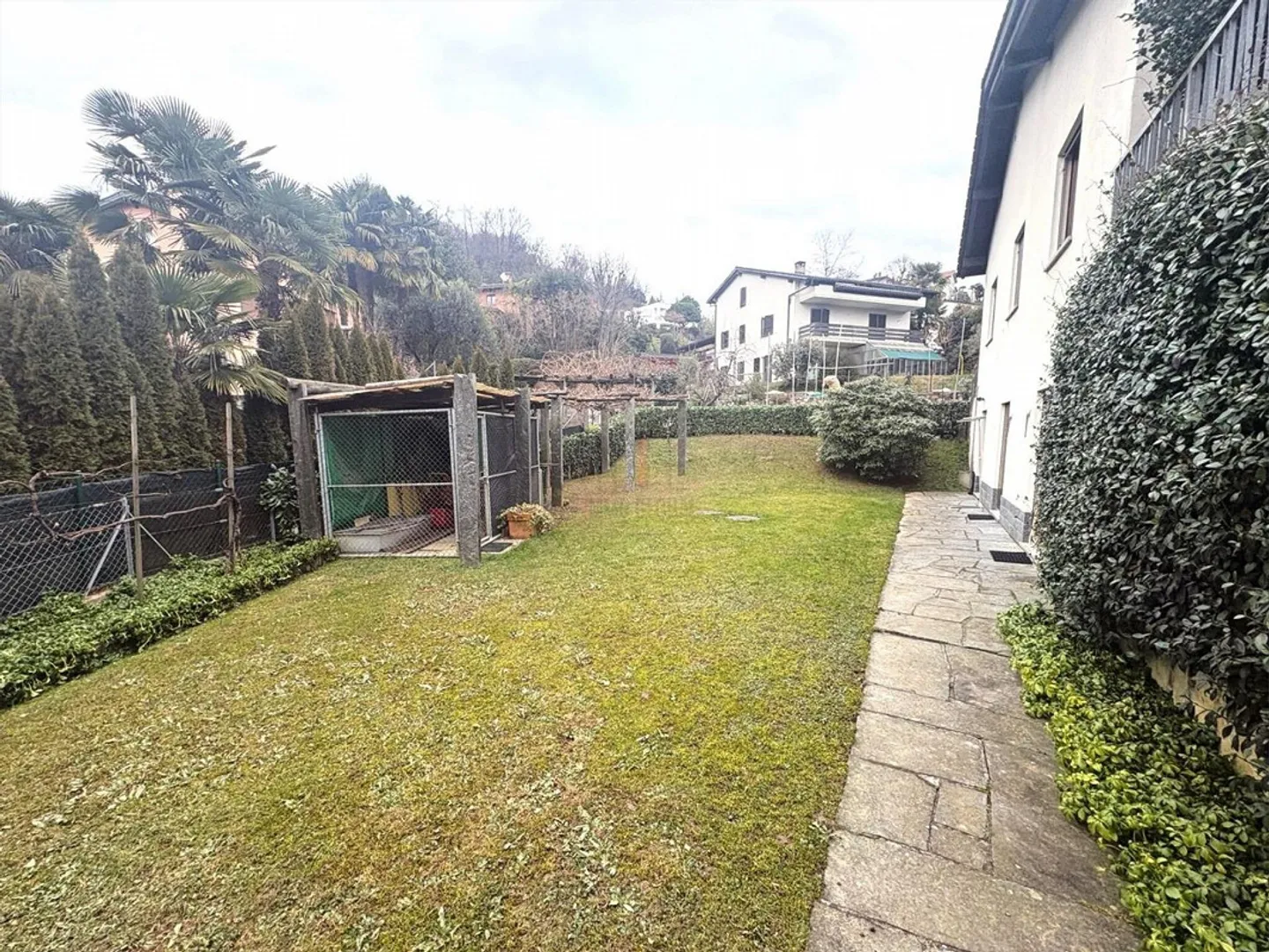 PLONGÉ DANS LE VERT, POSSIBLE COMME DEUXIÈME MAISON - Photo 7 sur 9