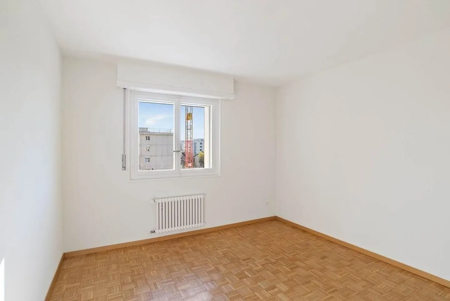 For rent without deposit - Renovated apartment just steps from amenities - Photo 4 of 5