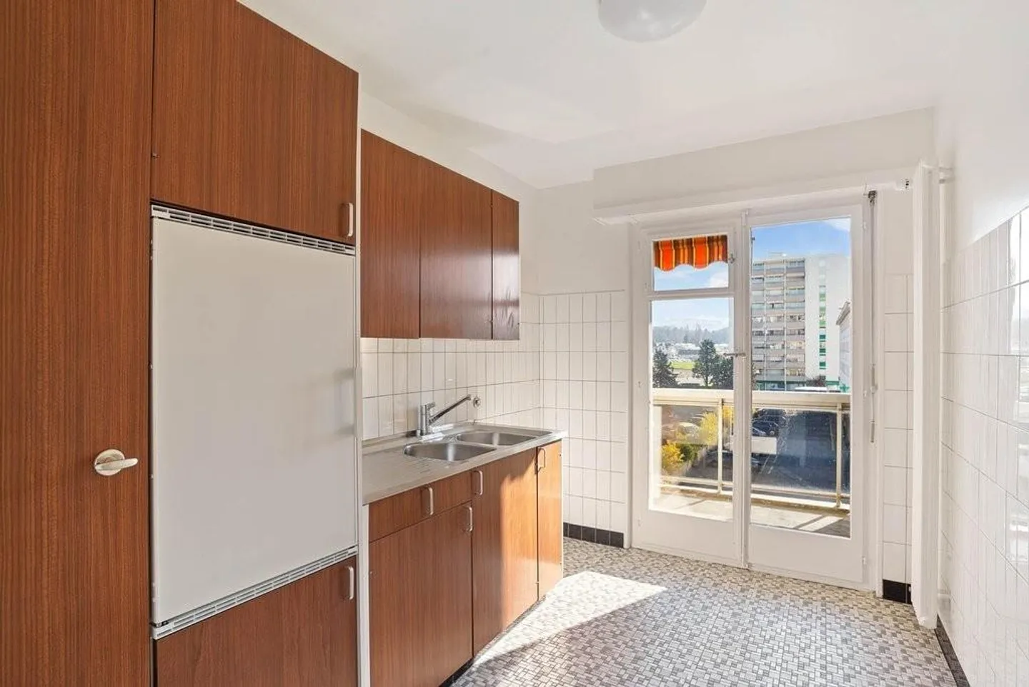 For rent without deposit - Renovated apartment just steps from amenities - Photo 5 of 5