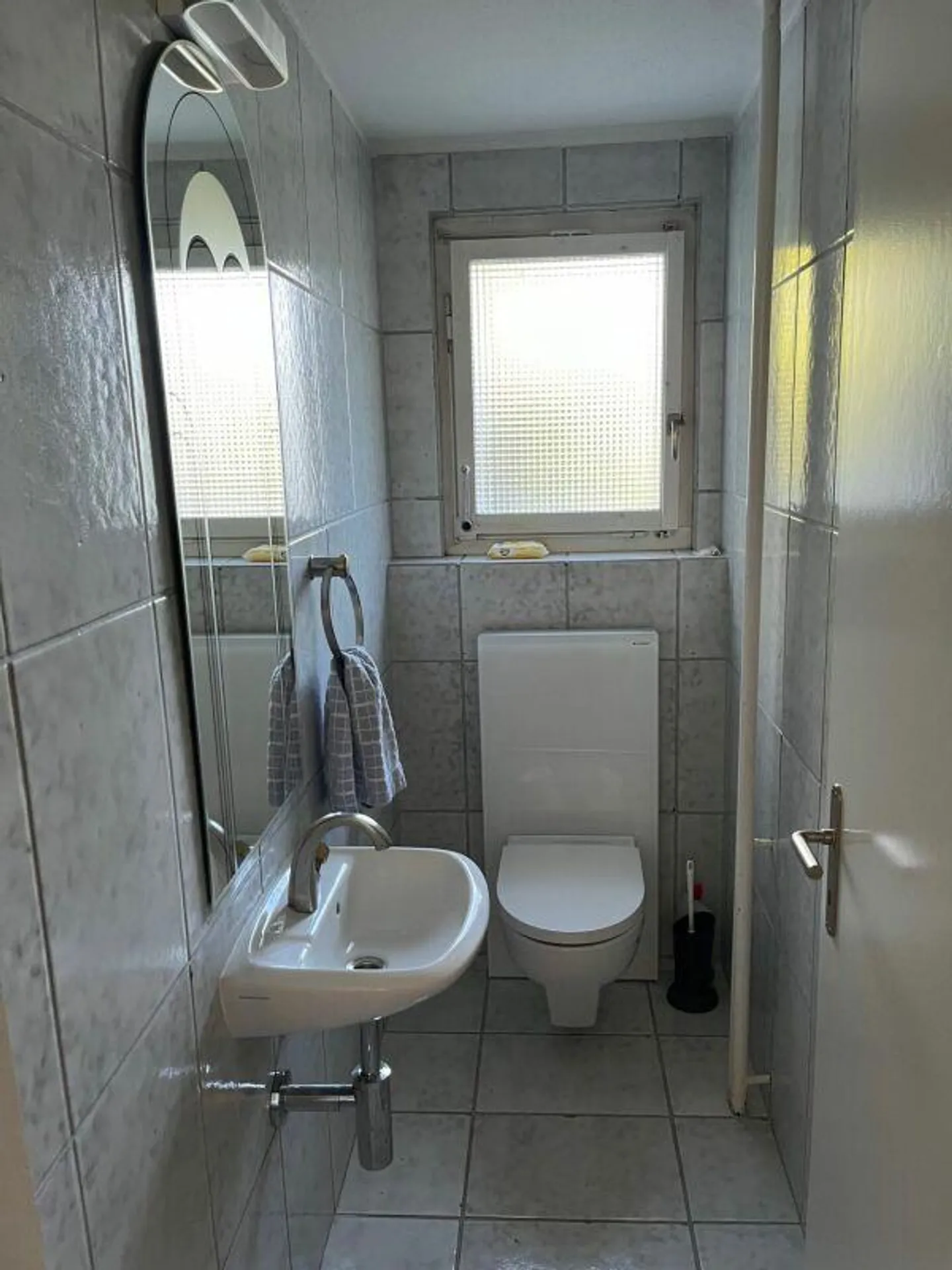 Spacious living in a sunny location - Photo 17 of 28