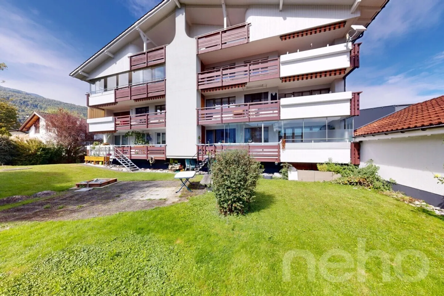 4.5-Zimmer-Wohnung mit Balkon und zwei Garagenplätzen in Sevelen - Foto 1 von 12