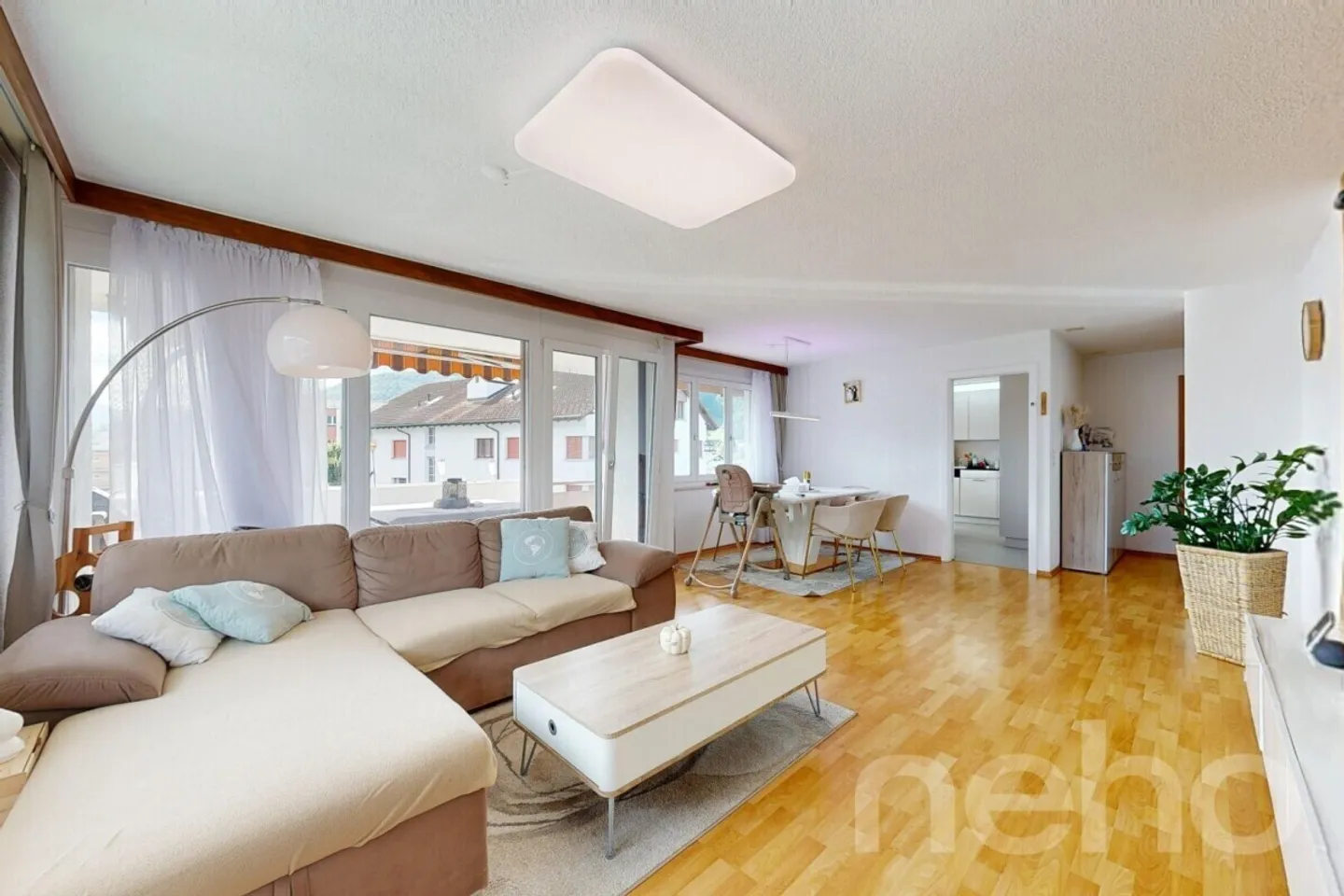 4.5-Zimmer-Wohnung mit Balkon und zwei Garagenplätzen in Sevelen - Foto 4 von 12