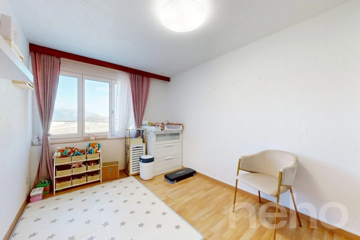 4.5-Zimmer-Wohnung mit Balkon und zwei Garagenplätzen in Sevelen - Foto 8 von 12