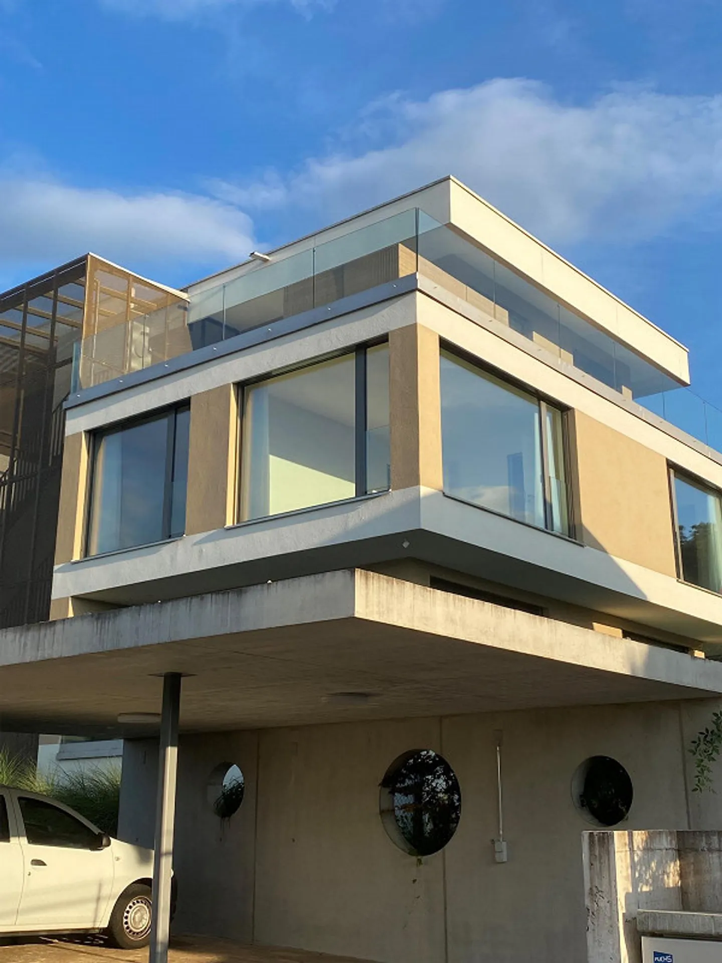 Moderno, luminoso e spazioso - Foto 11 di 13