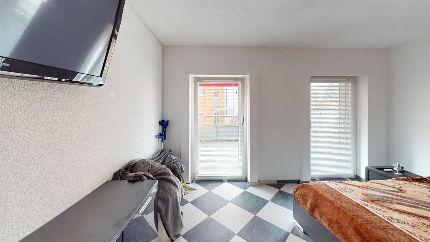 Appartement spacieux de 4 pièces avec balcon de 17 m² à Dietlikon - Photo 8 sur 13