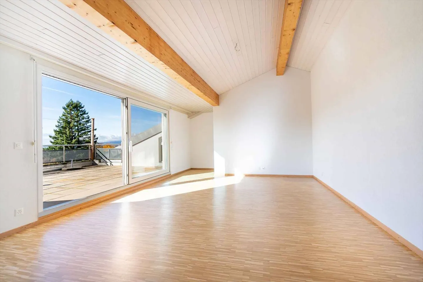 Top floor 4.5 rooms - Photo 1 of 10