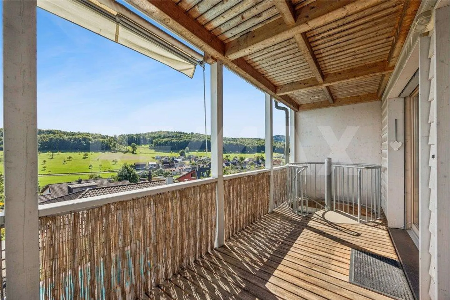 Maison individuelle de 6½ pièces dans un emplacement ensoleillé avec vue - Photo 7 sur 13