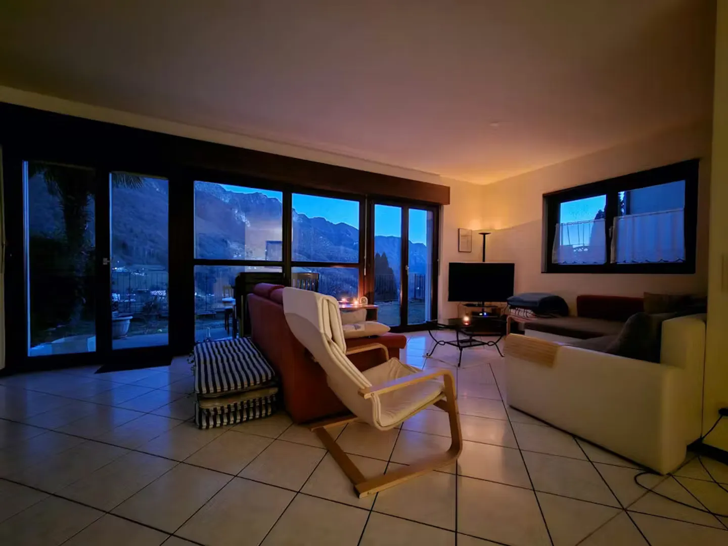 Charming Swiss Chalet - Photo 3 of 10