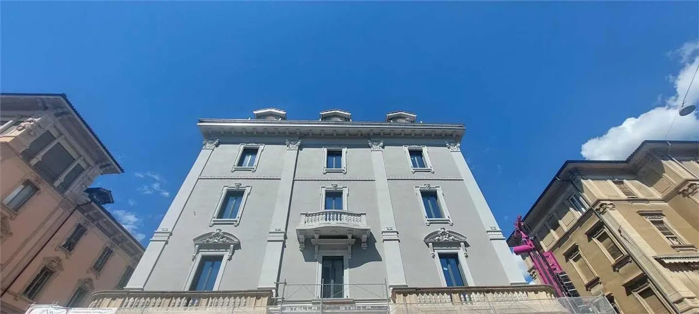 2525_Lugano, 5.5-Room Apartment in a Historic Palazzo - Photo 1 of 10
