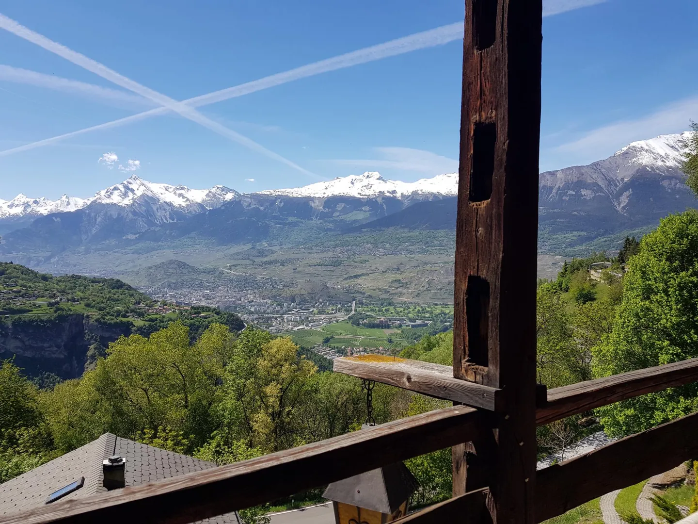 Chalet authentique avec 5,5 chambres, abri en bois, grange et cave à vin sur un grand terrain à Val d'Hérens - Photo 1 sur 11