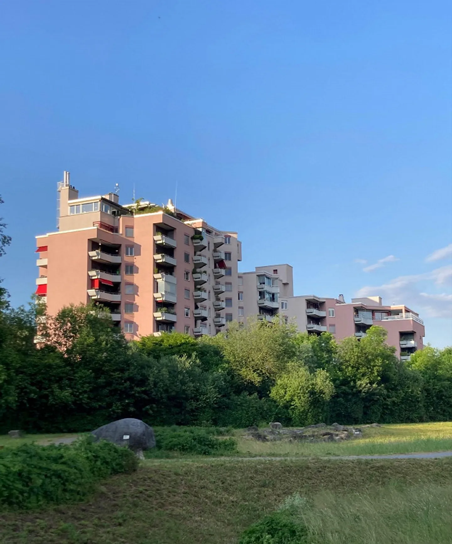 Charming 3.5-room apartment with mountain view in Emmenbrücke - Photo 2 of 9