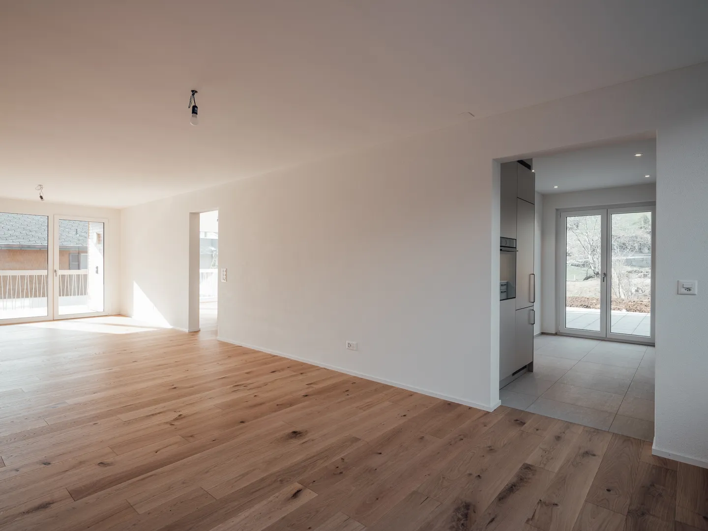 Moderno appartamento di 3,5 stanze con area giardino e panorama montano - Foto 1 di 11