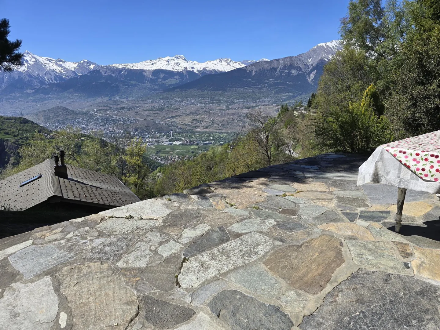 Chalet authentique avec 5,5 chambres, abri en bois, grange et cave à vin sur un grand terrain à Val d'Hérens - Photo 4 sur 11