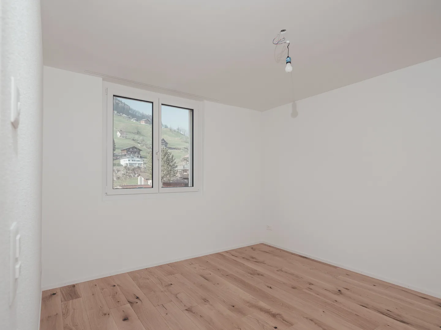 Moderno appartamento di 3,5 stanze con area giardino e panorama montano - Foto 5 di 11