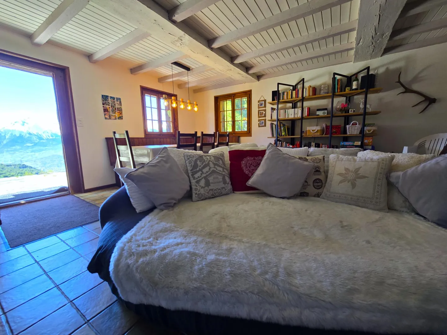 Chalet authentique avec 5,5 chambres, abri en bois, grange et cave à vin sur un grand terrain à Val d'Hérens - Photo 6 sur 11