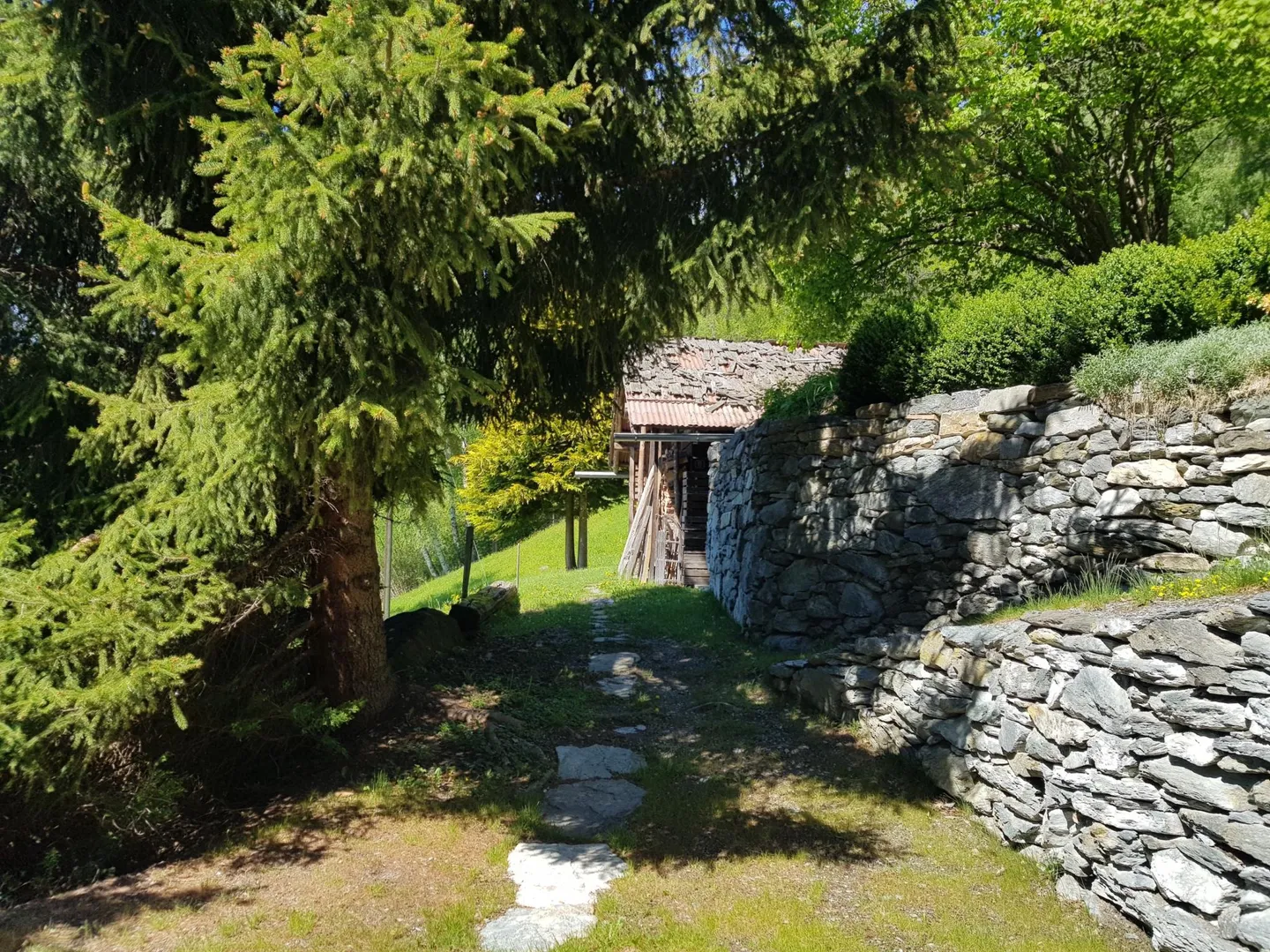 Chalet authentique avec 5,5 chambres, abri en bois, grange et cave à vin sur un grand terrain à Val d'Hérens - Photo 11 sur 11