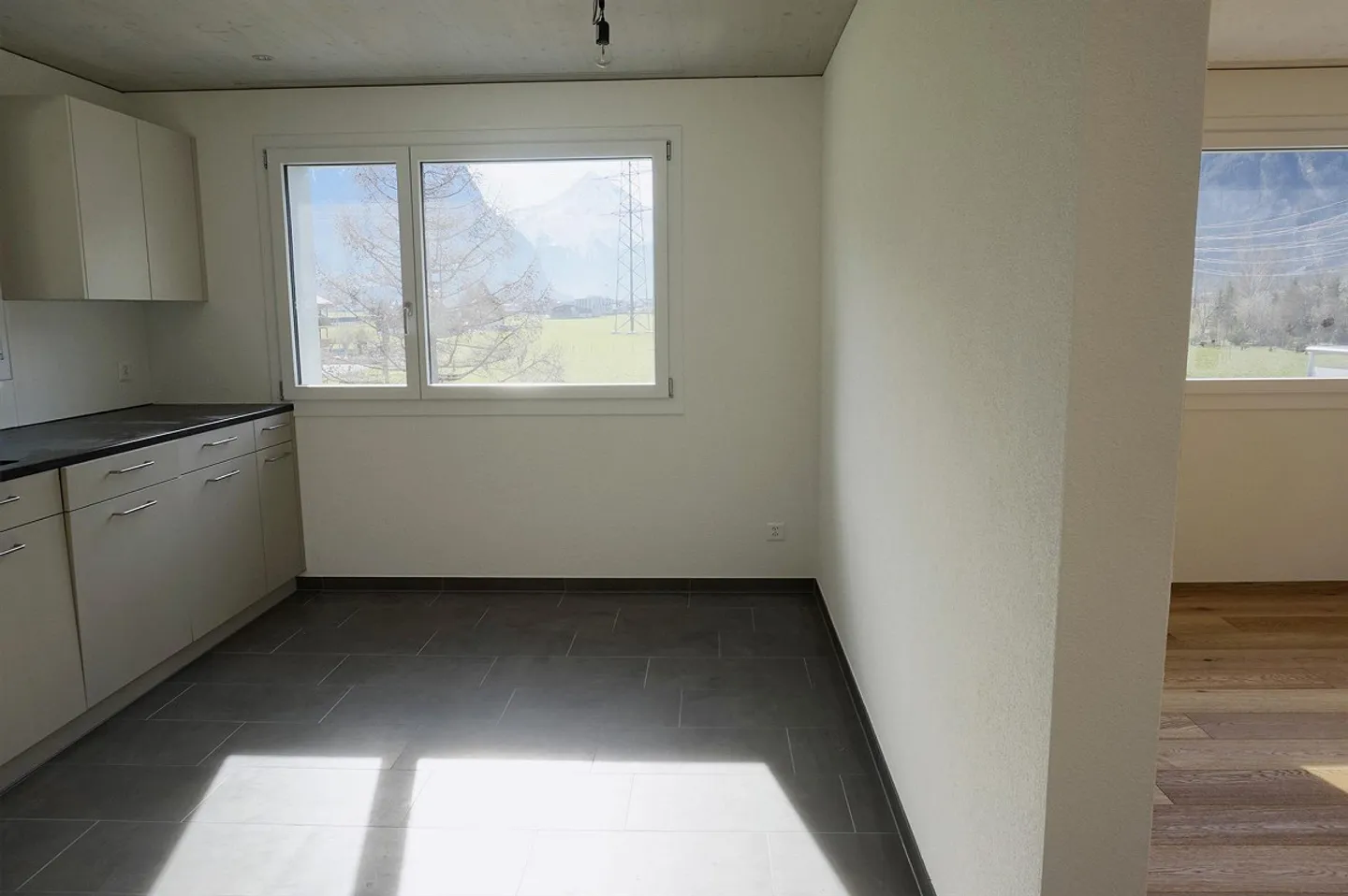 Beautiful, spacious 2.5-room apartment - Photo 3 of 6