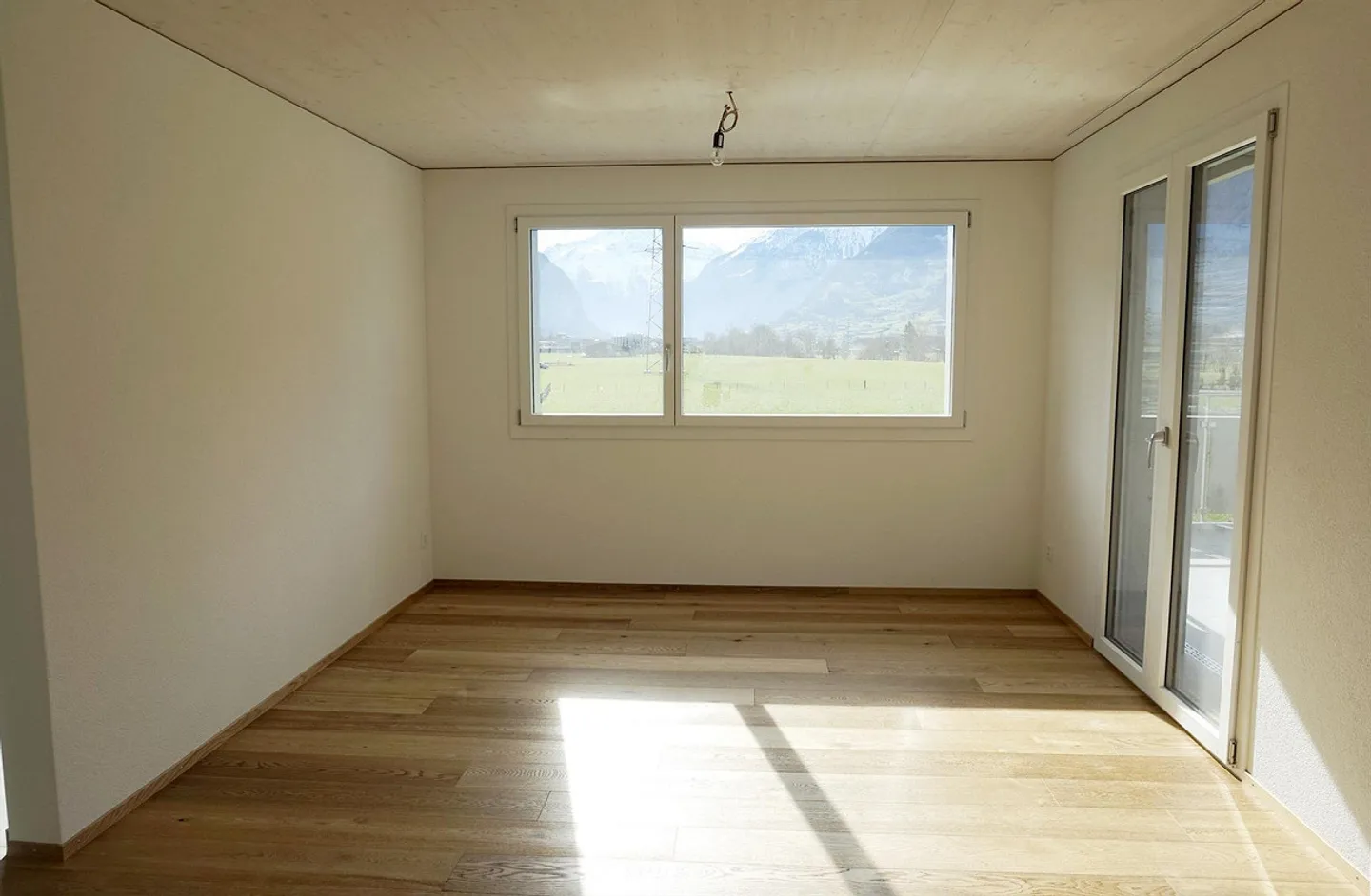 Beautiful, spacious 2.5-room apartment - Photo 4 of 6