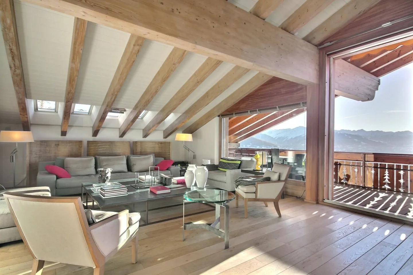 Attique de Luxe avec Vue Époustouflante - Photo 2 sur 6