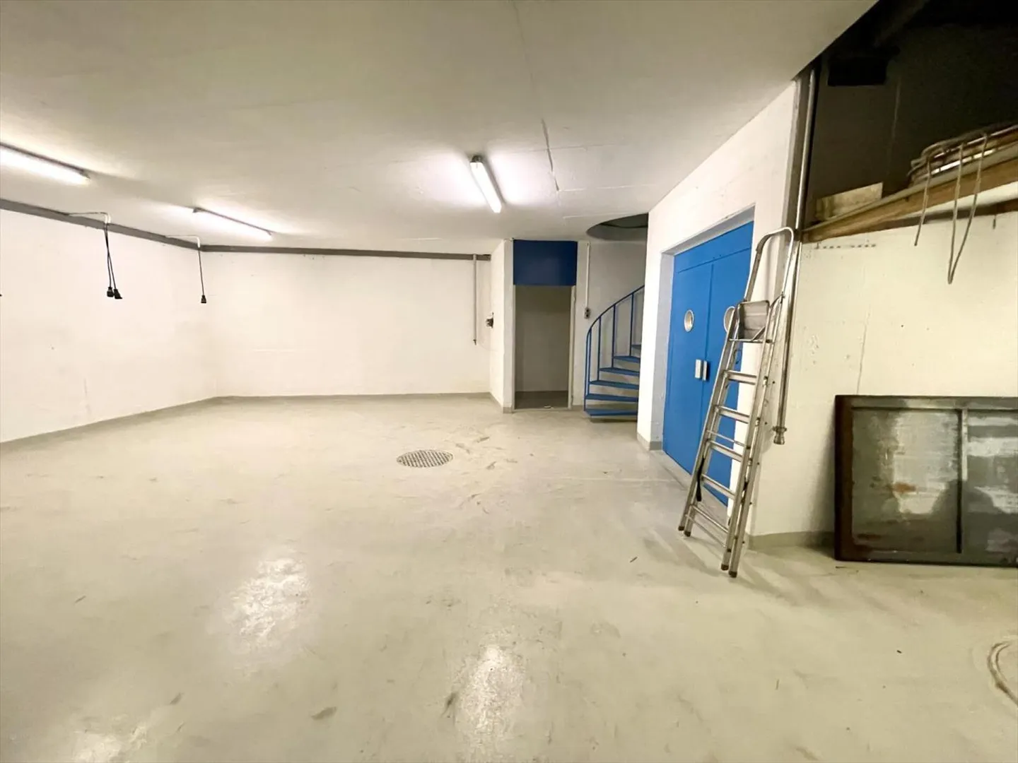 Mixed-use building 10 rooms - Photo 12 of 13