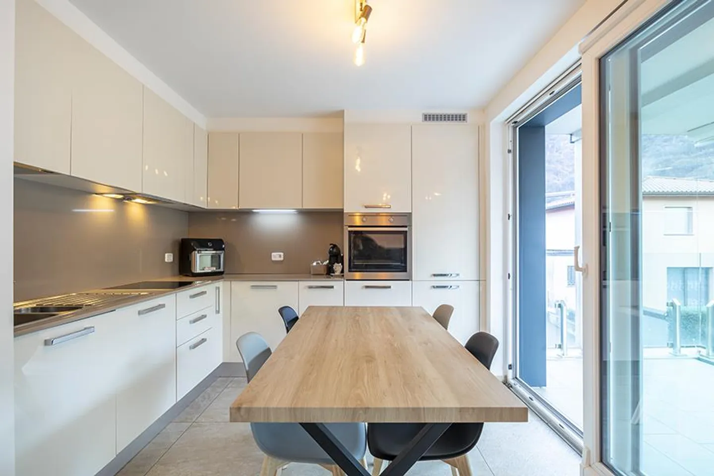 MODERNO 4.5 LOCALI A SANT'ANTONINO - Foto 4 di 13