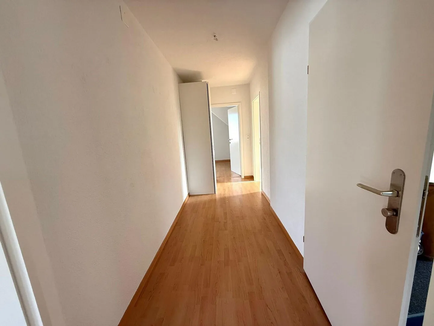 Ampio appartamento mansardato di 3,5 locali in una casa di 3 famiglie - Foto 6 di 12