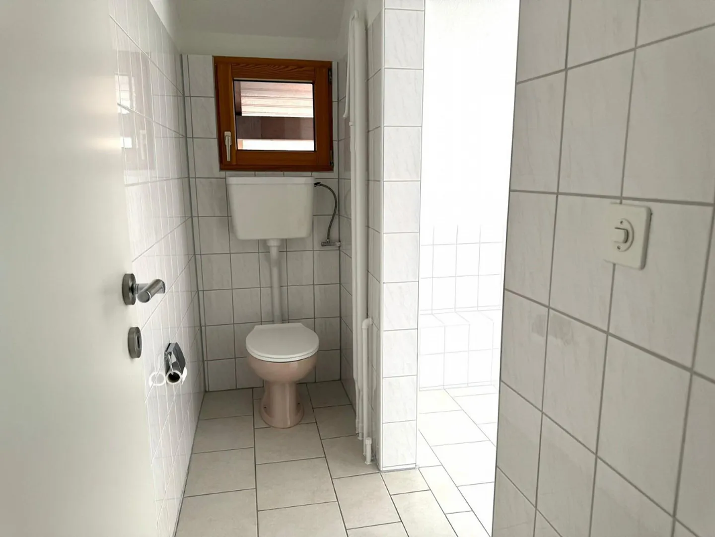 Ampio appartamento mansardato di 3,5 locali in una casa di 3 famiglie - Foto 9 di 12