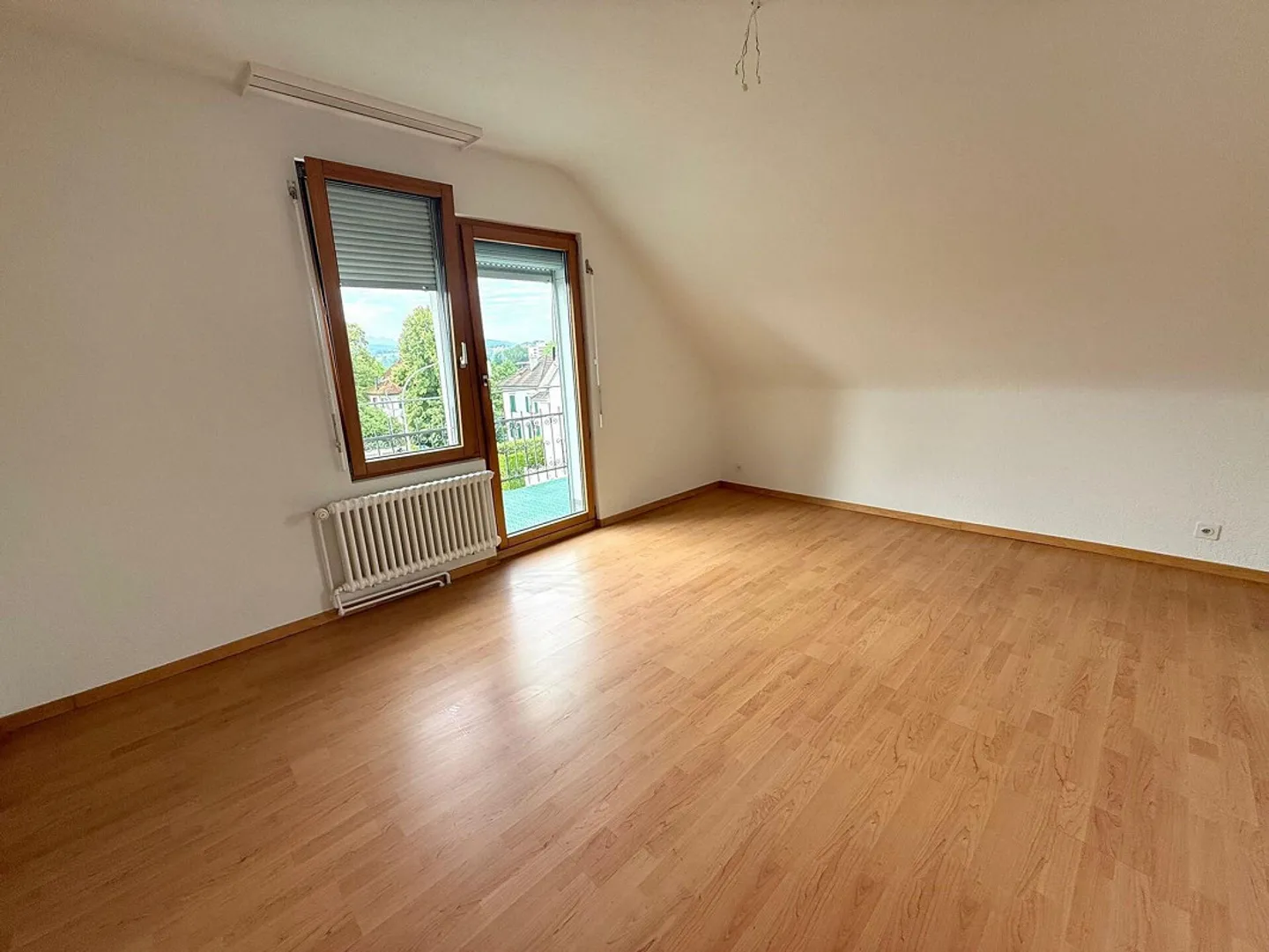 Ampio appartamento mansardato di 3,5 locali in una casa di 3 famiglie - Foto 10 di 12