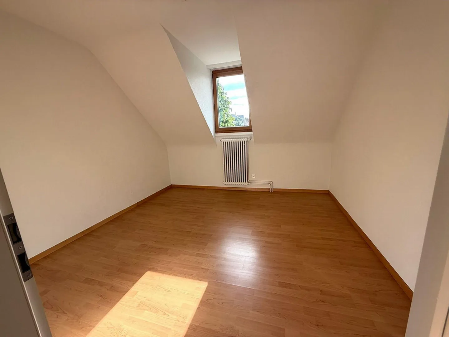 Ampio appartamento mansardato di 3,5 locali in una casa di 3 famiglie - Foto 12 di 12