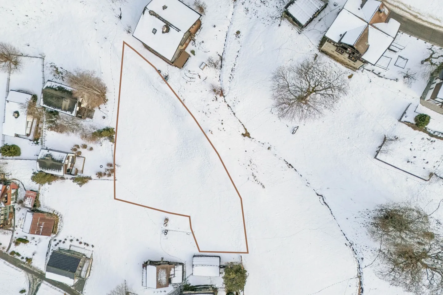 Ampia area edificabile in una posizione molto buona a Wengen - Foto 2 di 13