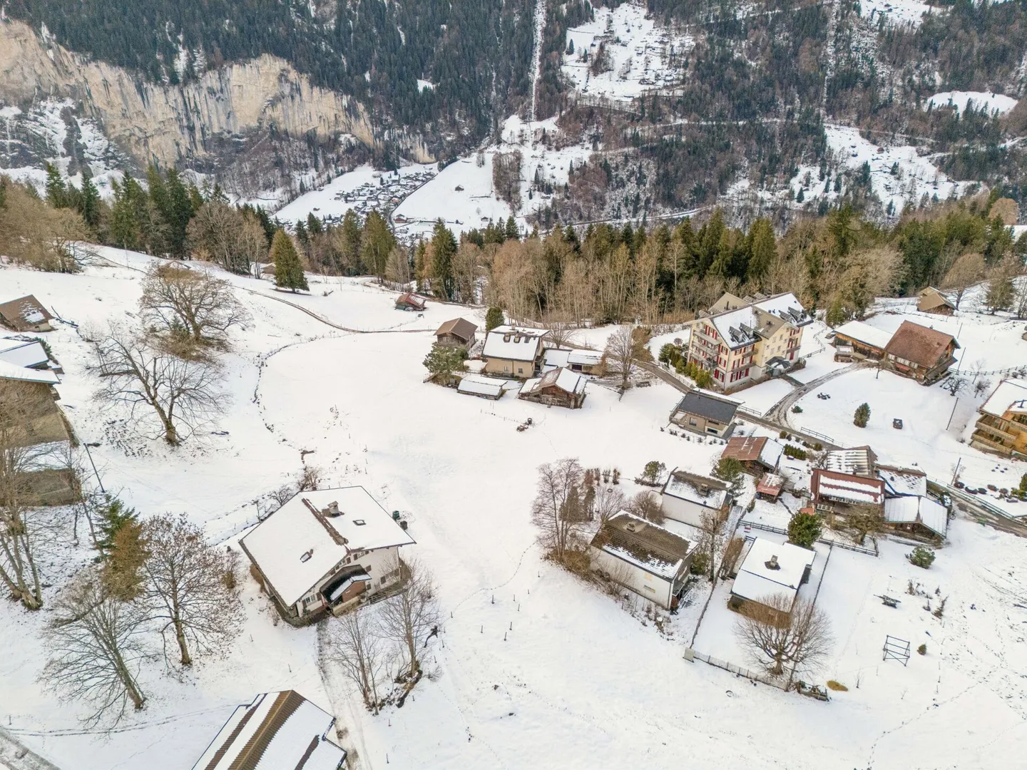 Ampia area edificabile in una posizione molto buona a Wengen - Foto 5 di 13