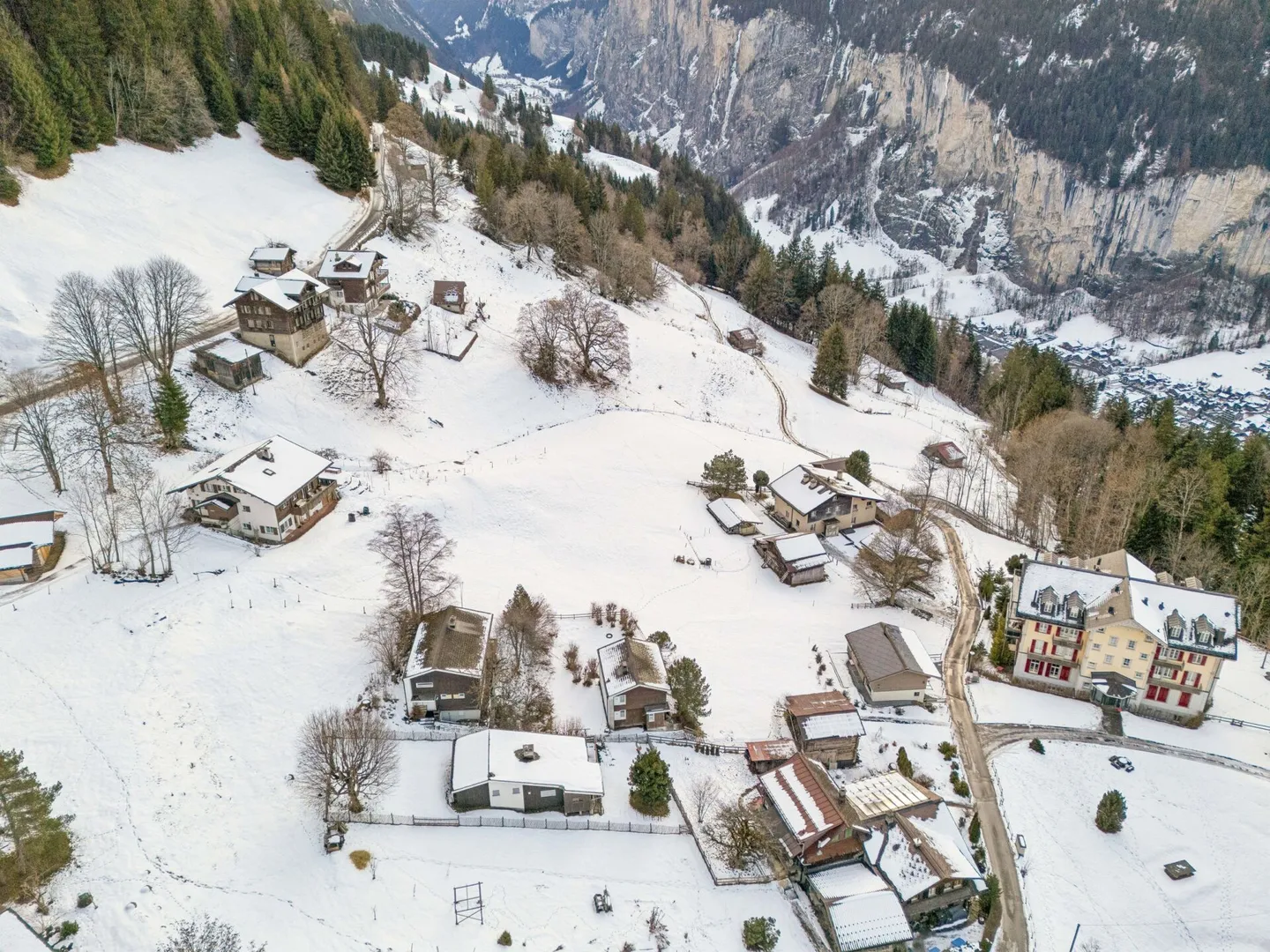 Ampia area edificabile in una posizione molto buona a Wengen - Foto 6 di 13