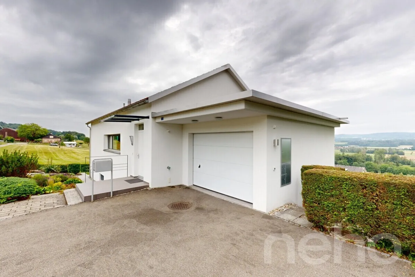 Well-maintained 6-room single-family house with a panoramic view in Uesslingen TG - Photo 3 of 12