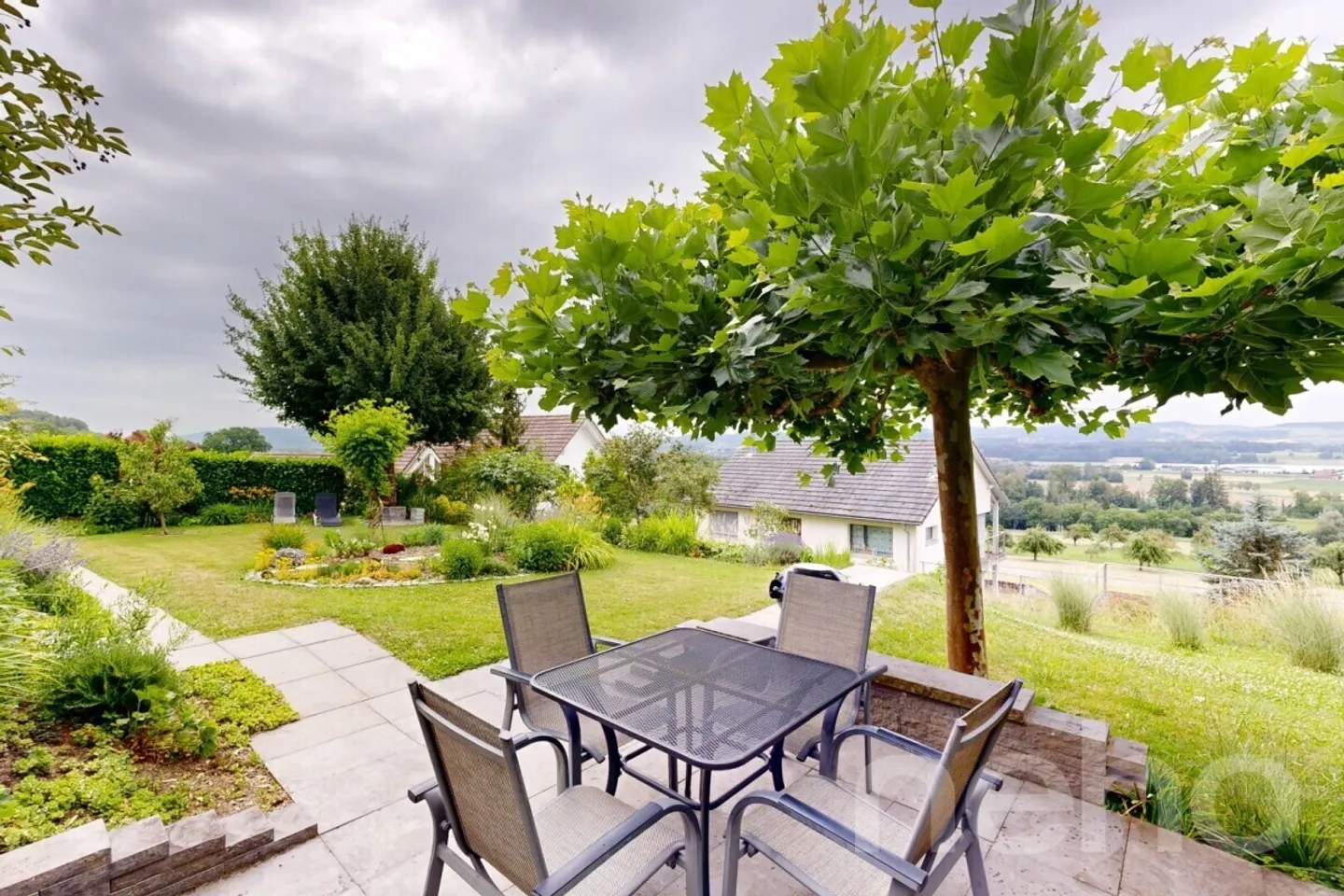 Well-maintained 6-room single-family house with a panoramic view in Uesslingen TG - Photo 2 of 12