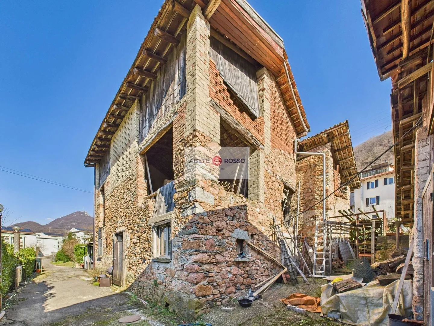 Casa con terreno edificabile e rustico - Foto 11 di 16