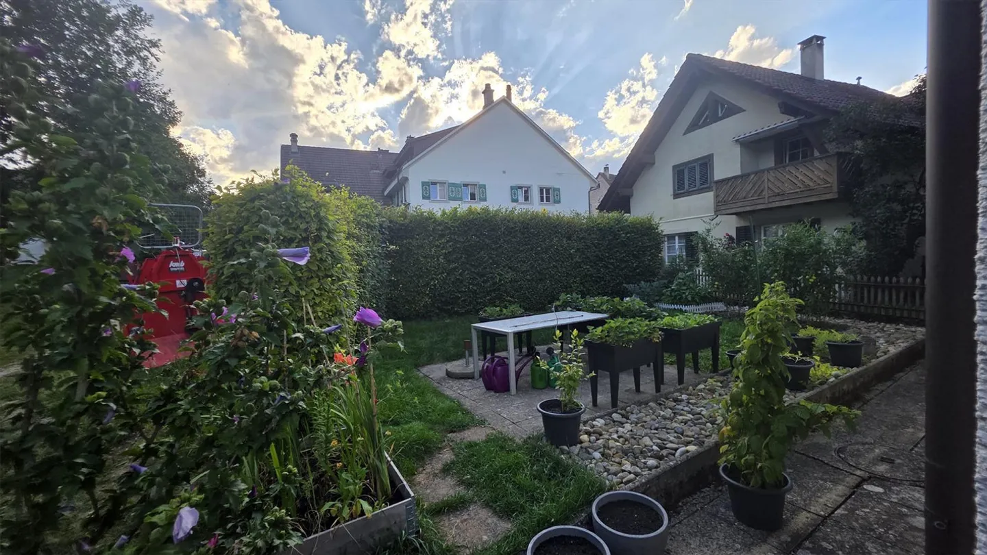 Cercasi inquilino - Splendido appartamento di 5.5 stanze con grande giardino a Bargen (SH) - Foto 9 di 11