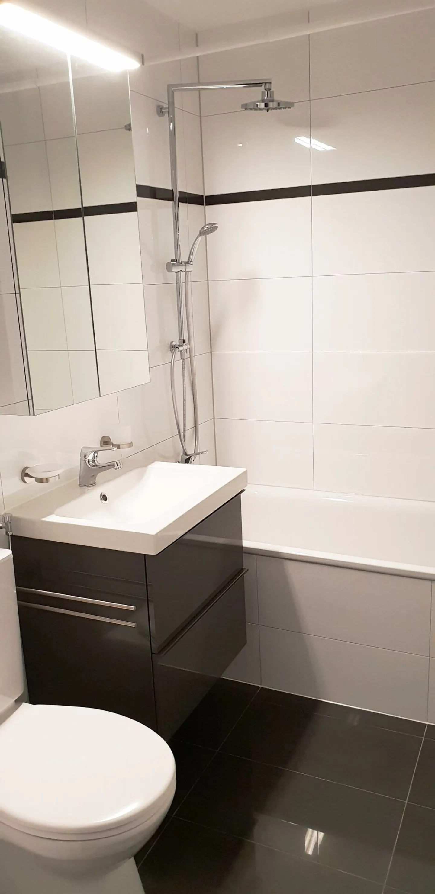 Geräumige Wohnung mit 2 Balkonen - Foto 2 von 9