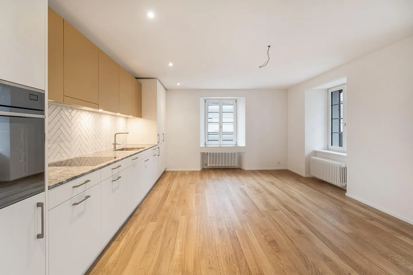 Contemporary living comfort combined with historical charm - Photo 5 of 13
